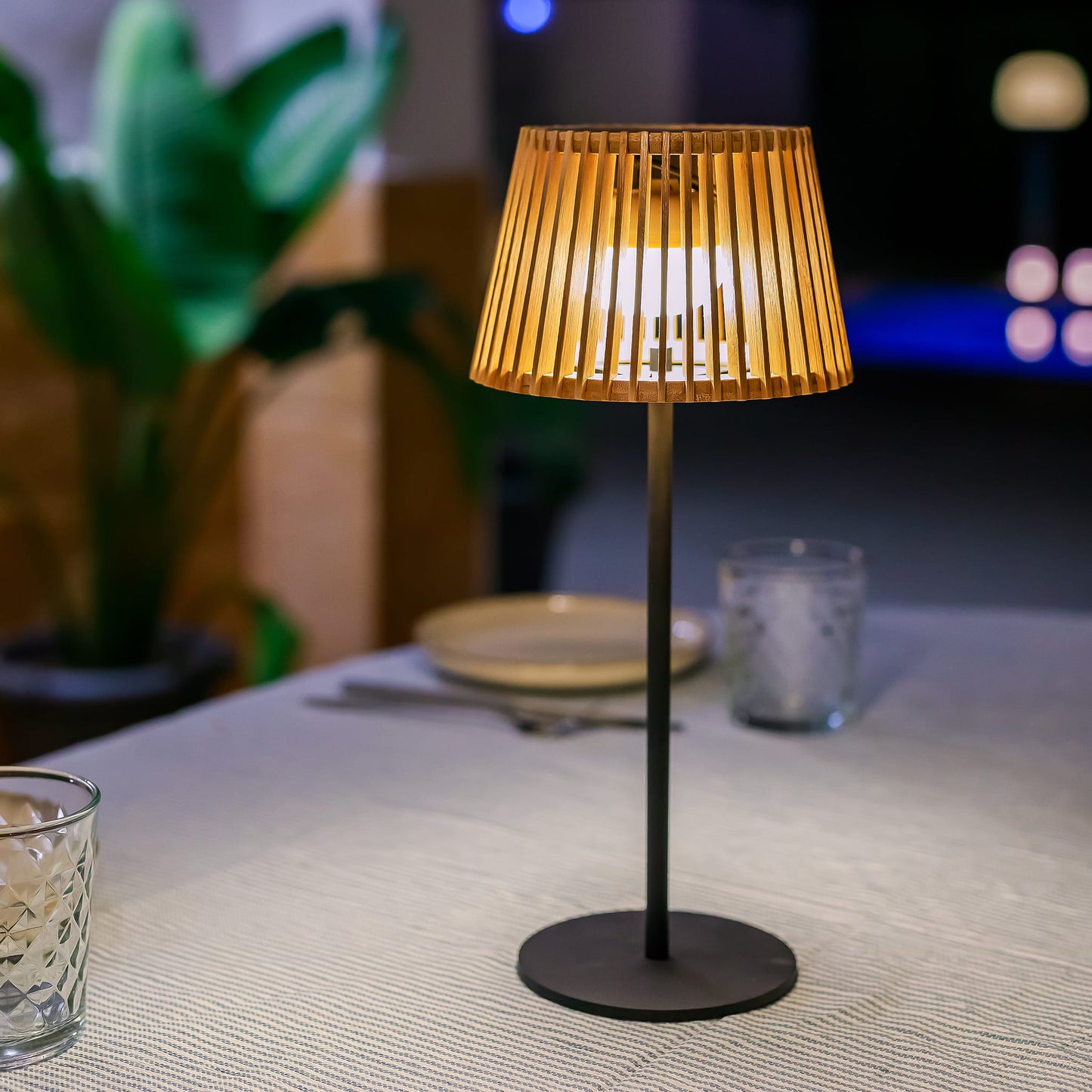 Okinawa Solar-charged Table Lamp