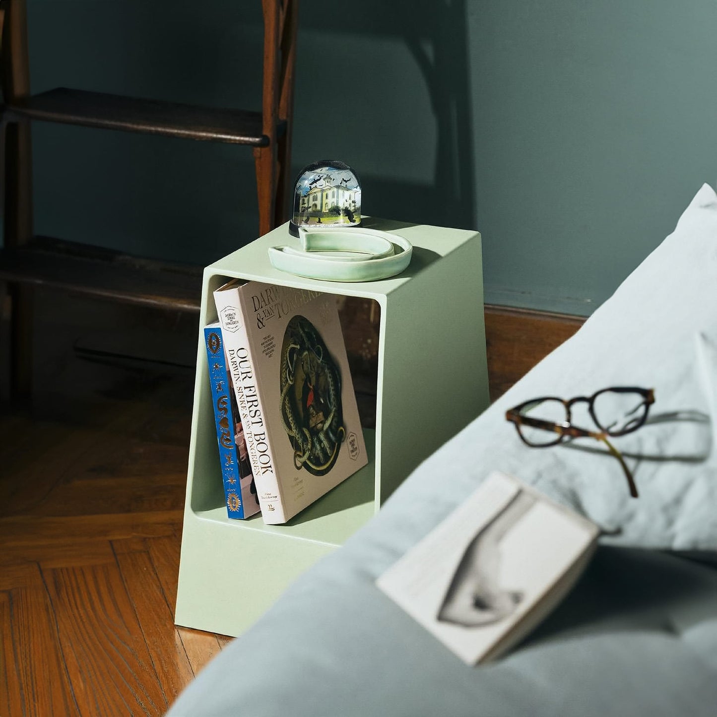 TOMO End Table Indoor & Outdoor
