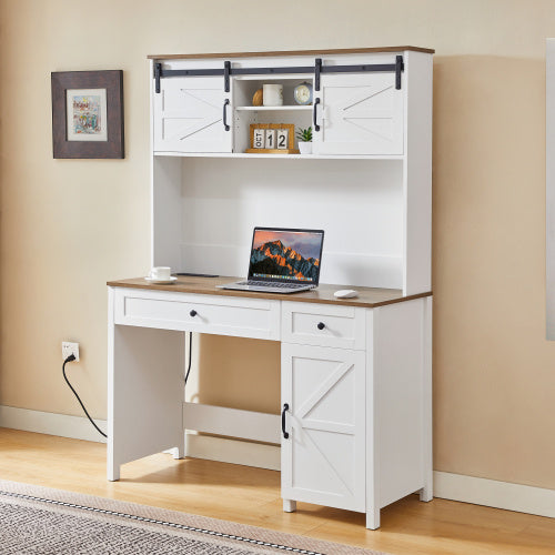 Bureau en bois avec station de charge