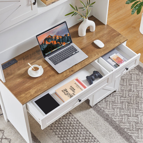 Bureau en bois avec station de charge