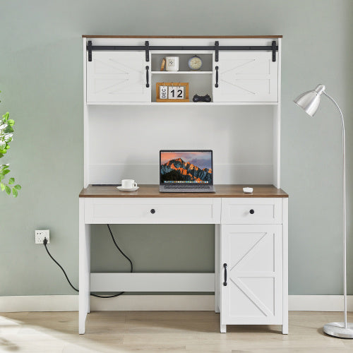 Bureau en bois avec station de charge