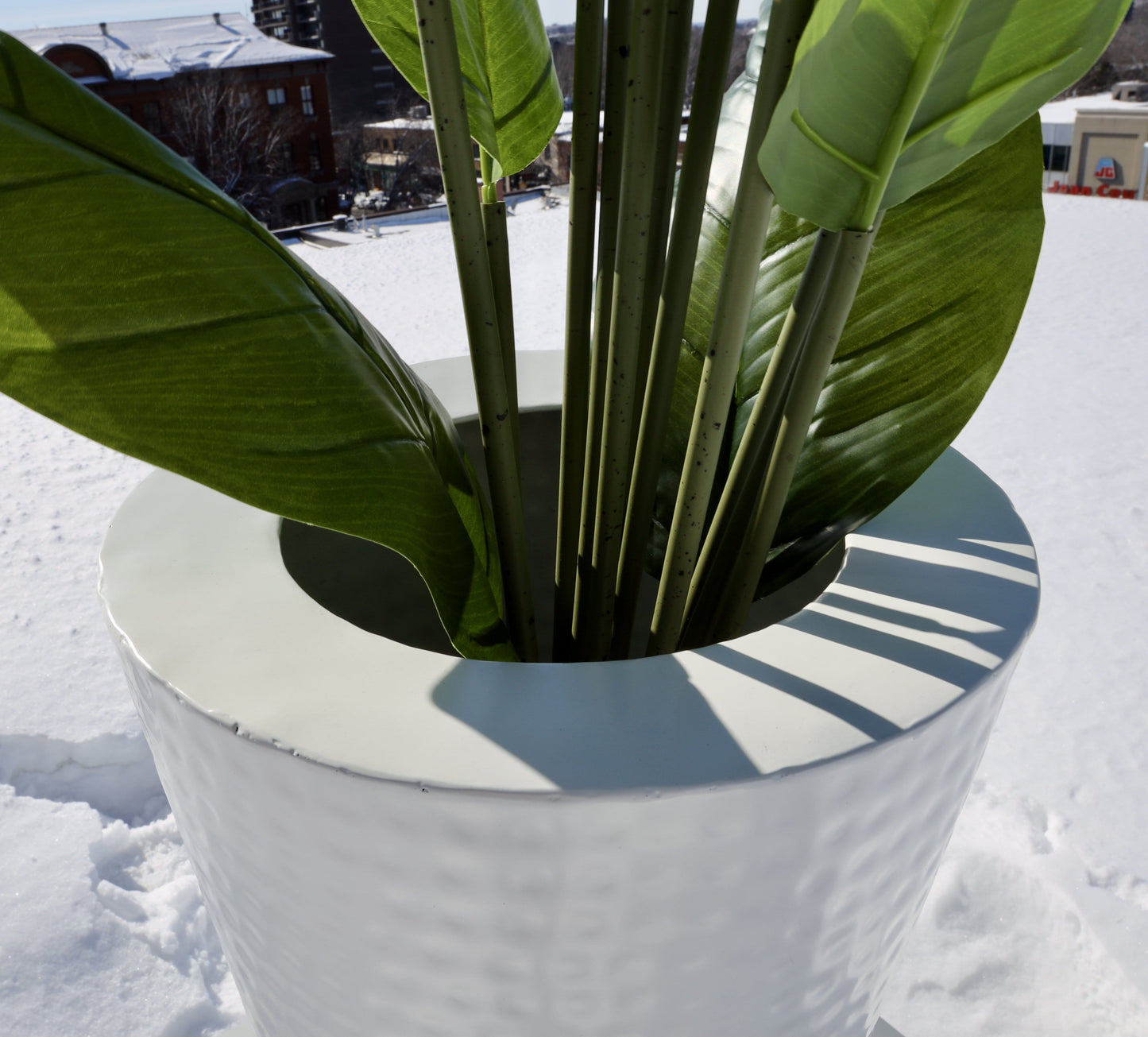 Ora - White Brass Planter