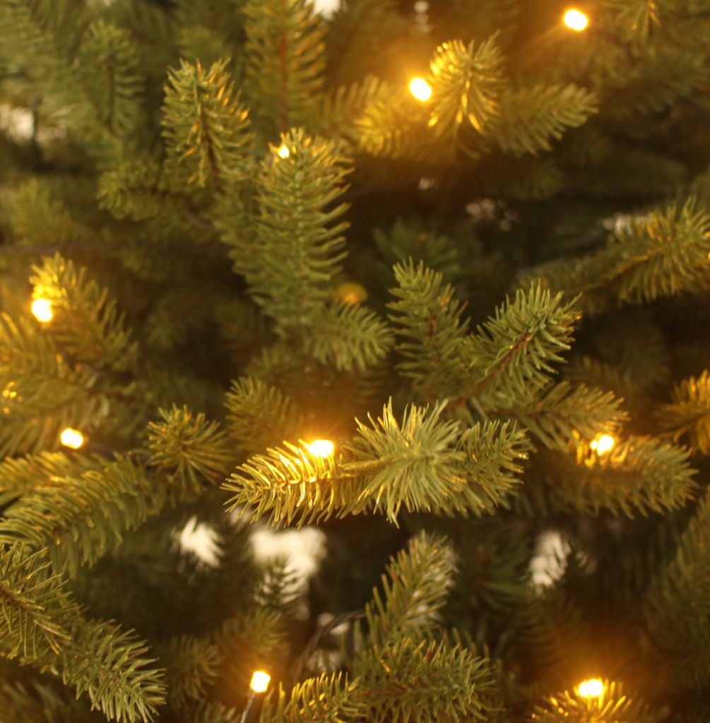 Artiplanto Oscar Most Realistic Artificial Fir Pre-Lit Christmas Tree 7.5'