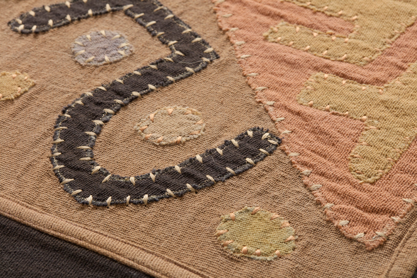 Nyiri Wood Frame Tan / Brown