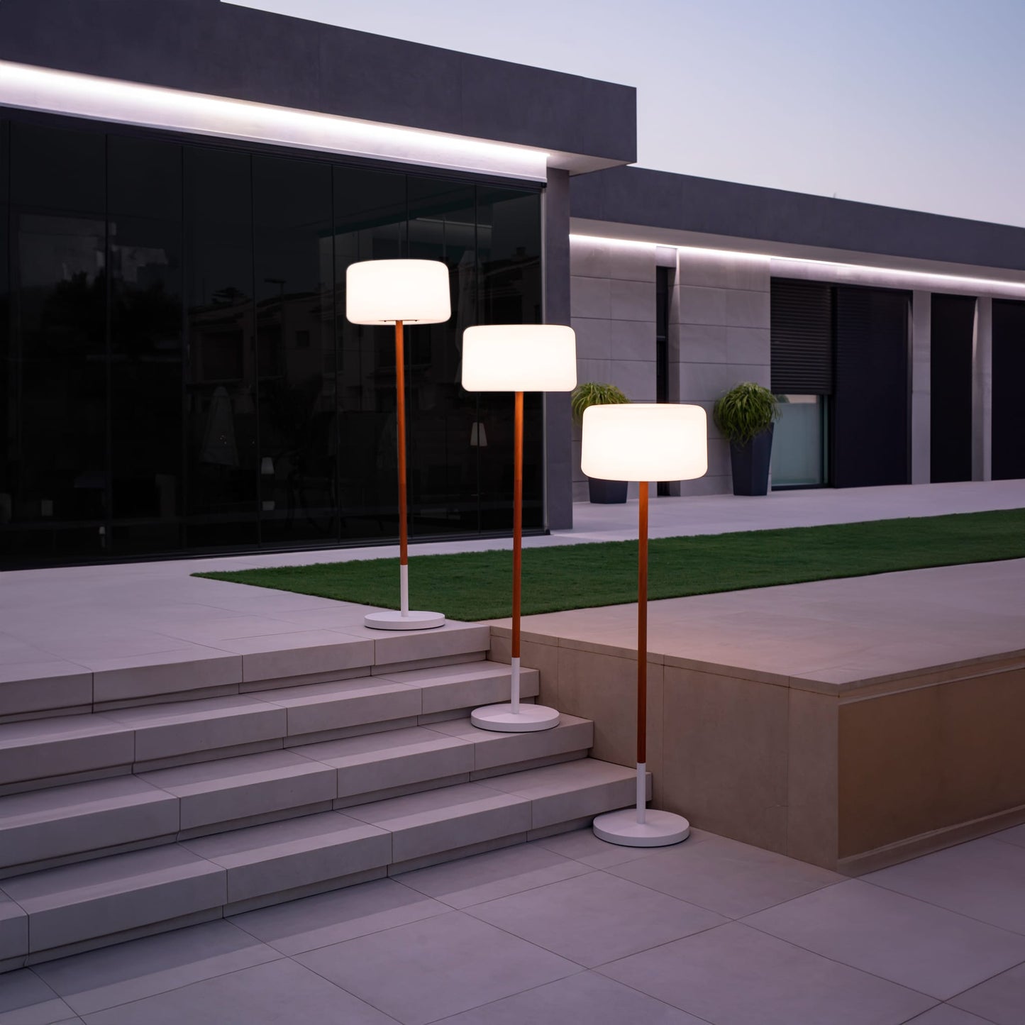 Chloe (adjustable height)