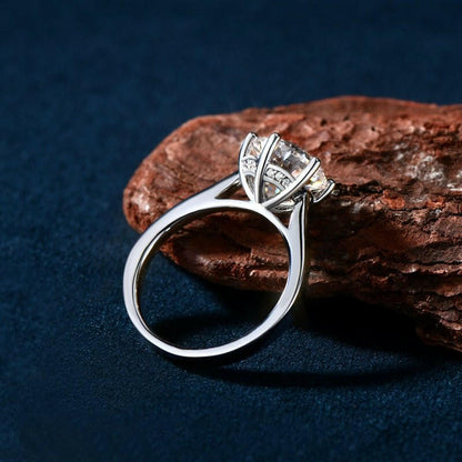 Luxury Moissanite Engagement Ring | Austrige