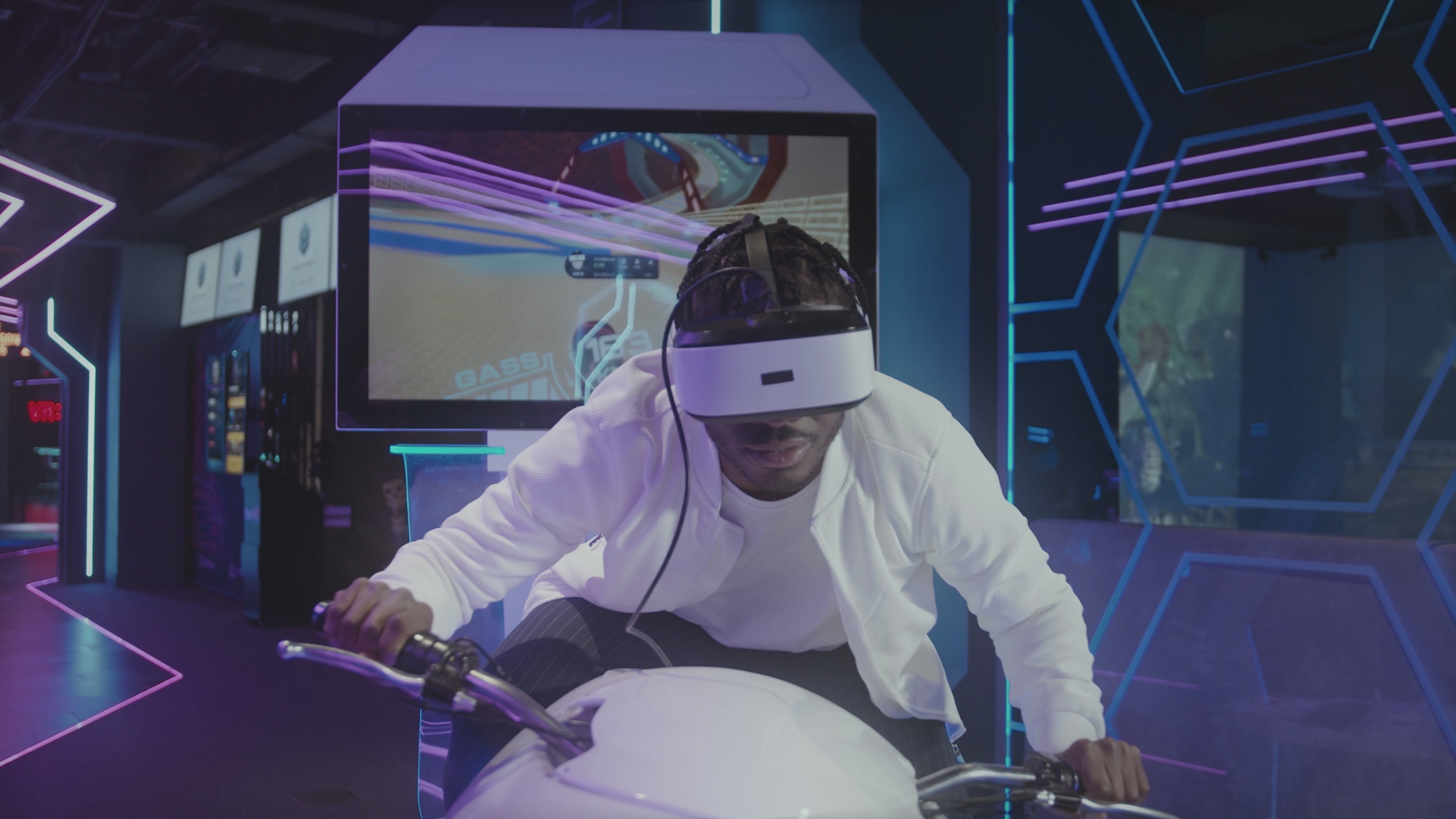 Load video: High-Performance Gaming Equipment &amp; Setups - Gamer&#39;s Dream - Meta Games - Austrige