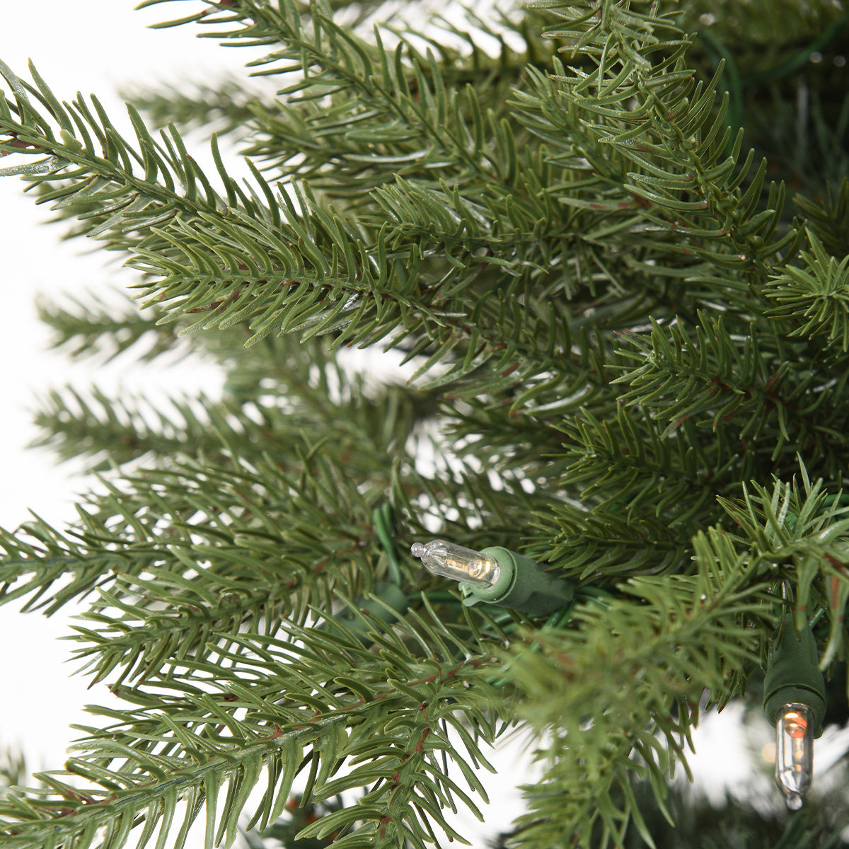 Artiplanto Oscar Most Realistic Artificial Fir Pre-Lit Christmas Tree 7.5'